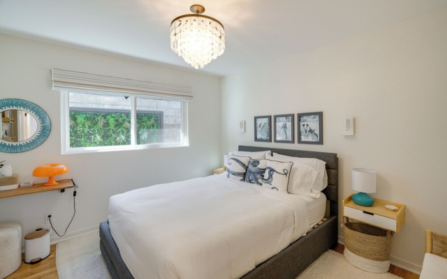 photo 3 of Seaside Home w/ Hot Tub & Patio: Close to Beaches!