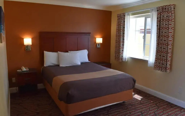photo 3 of Seaside Inn