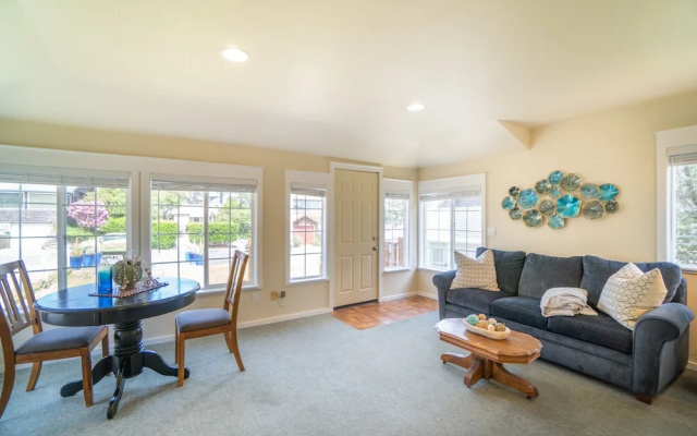 photo 3 of Seaside Prom 2 Bedrooms 2 Bathrooms Home