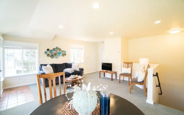 photo 4 of Seaside Prom 2 Bedrooms 2 Bathrooms Home