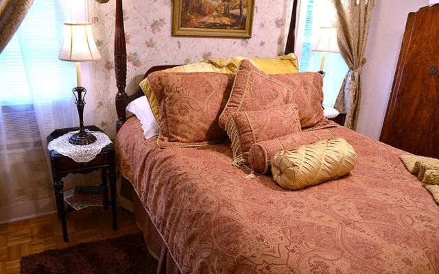 photo 2 of Seasons on Main Bed and Breakfast