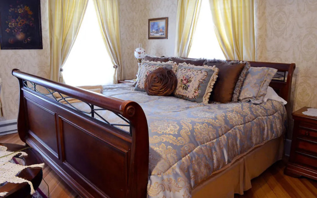 photo 4 of Seasons on Main Bed and Breakfast