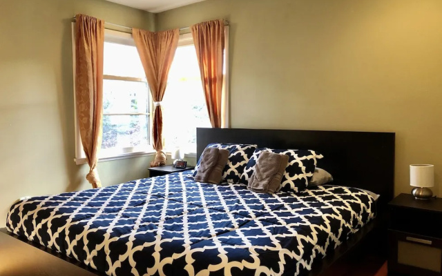 photo 2 of Seattle Vacation Home - Columbia City 3