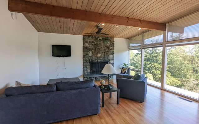 photo 4 of Seattle Vacation Home - Lake Forest Park