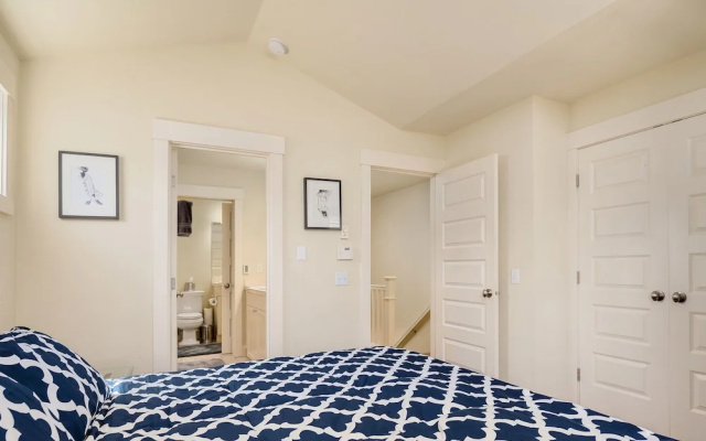 photo 4 of Seattle Vacation Home: The Parsonage