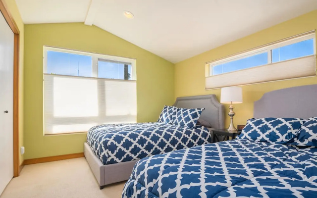 photo 3 of Seattle Vacation Home-18th Ave Townhome