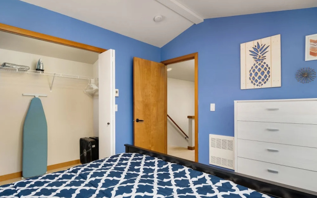 photo 4 of Seattle Vacation Home-18th Ave Townhome