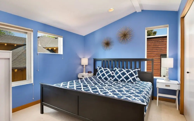 photo 5 of Seattle Vacation Home-18th Ave Townhome