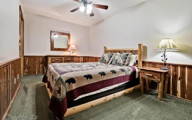 photo 3 of Secluded Cabin in the Woods! 2 story