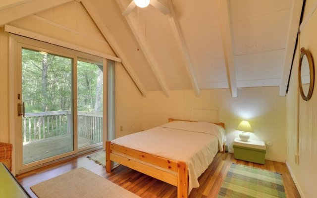 photo 5 of Secluded Stroudsburg Home - 5 Mi to Ski Resort