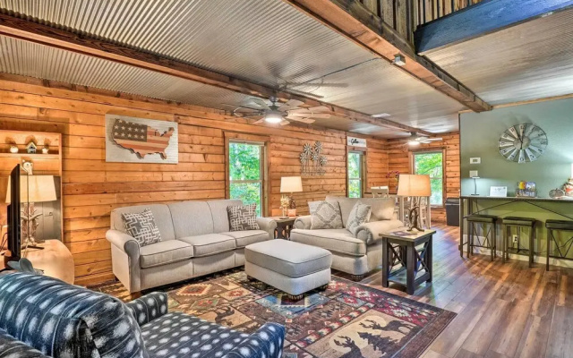 photo 2 of Secluded Table Rock Lake/branson Cabin w/ Hot Tub!