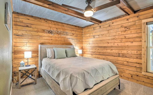 photo 4 of Secluded Table Rock Lake/branson Cabin w/ Hot Tub!