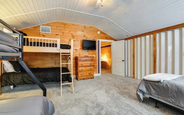 photo 3 of Secluded Home w/ Fire Pit, 8 Mi to Cannon Mountain