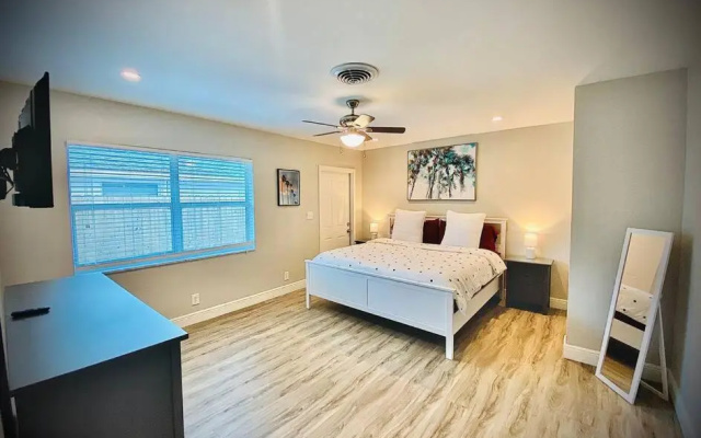 photo 3 of Secret Serenity! Roomy! Pool! 5 min from Beach!