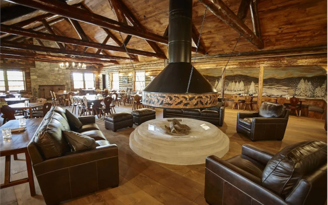 photo 2 of Seesaw's Lodge