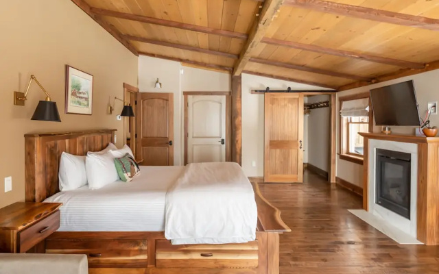 photo 3 of Seesaw's Lodge