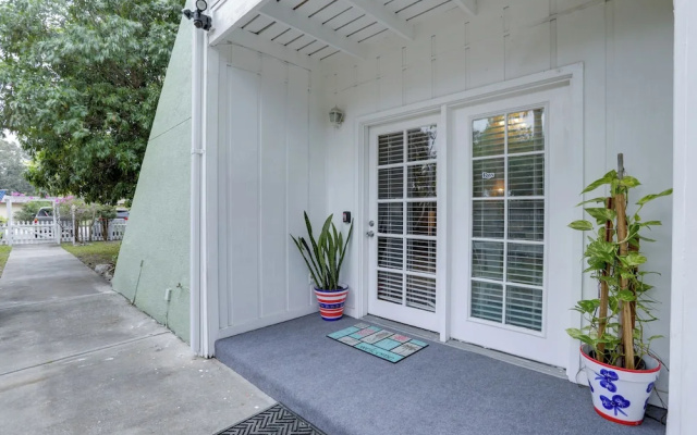 photo 3 of Seminole Townhome: Easy Access to Beaches!
