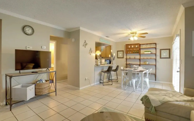 photo 4 of Seminole Townhome: Easy Access to Beaches!