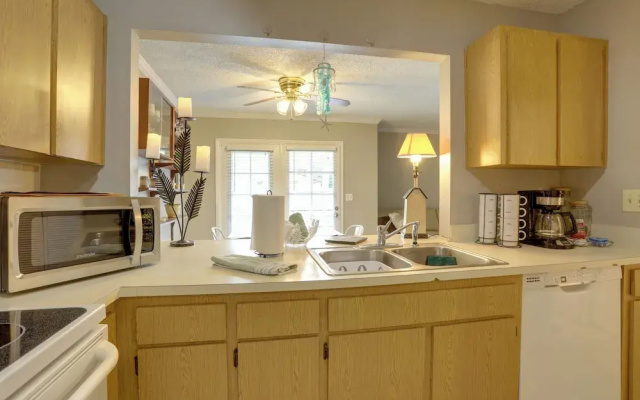 photo 5 of Seminole Townhome: Easy Access to Beaches!