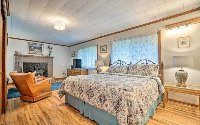 photo 5 of Pet Friendly Home w/ Hot Tub, Patio & Game Room!