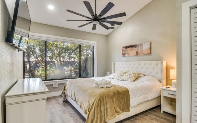 photo 2 of Serene St Petersburg Home w/ Private Hot Tub