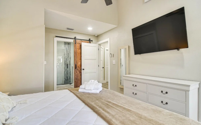 photo 5 of Serene St Petersburg Home w/ Private Hot Tub