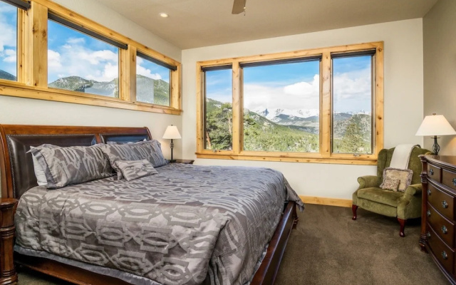photo 2 of Serenity Luxury Vacation At Windcliff 3 Bedroom Home by RedAwning