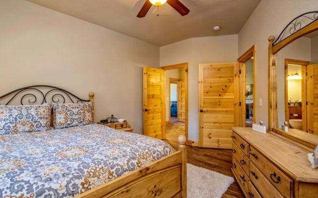 photo 3 of Serenity Luxury Vacation At Windcliff 3 Bedroom Home by RedAwning