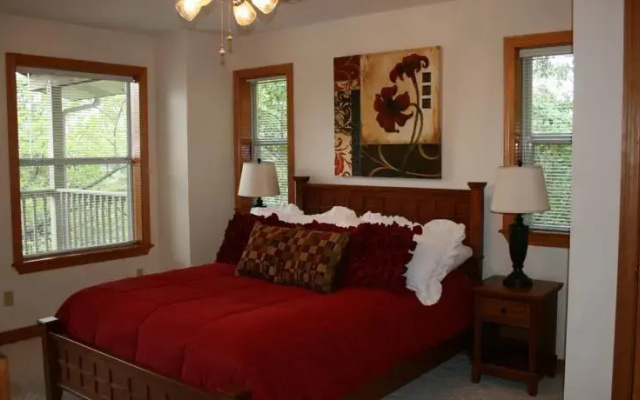 photo 2 of Serenity Hilltop Retreat