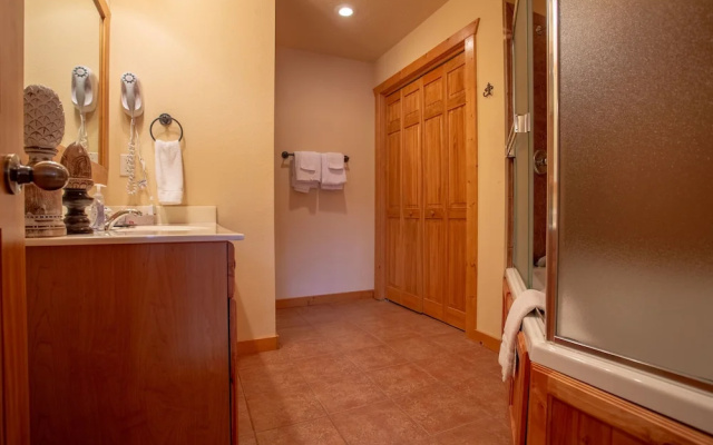 photo 2 of Serenity Lodge 4 Bedrooms 4 Bathrooms Home