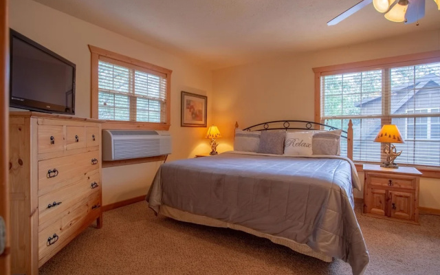 photo 3 of Serenity Lodge 4 Bedrooms 4 Bathrooms Home