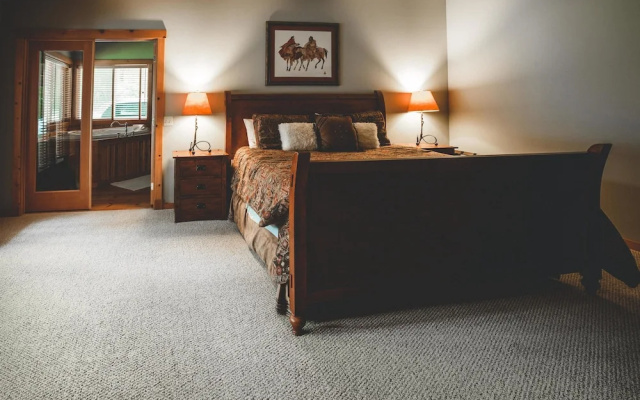 photo 2 of Serenity Pines Lodge in Shugart Flats