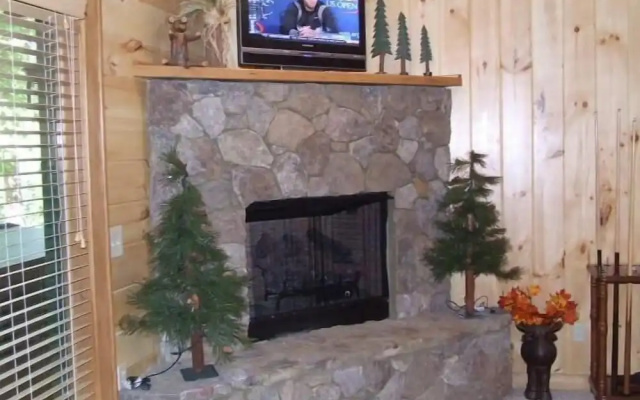photo 2 of SERENITY WOODS Apartment 3 NEVAEH CABIN RENTALS