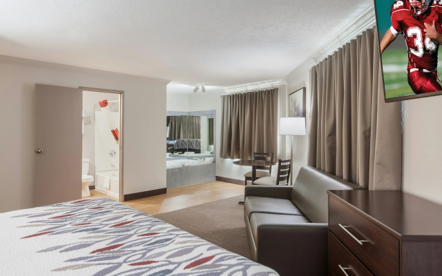photo 3 of Red Roof Inn & Suites Omaha - Council Bluffs