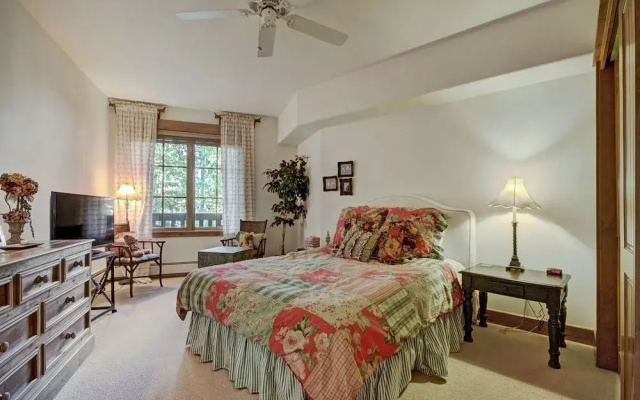 photo 3 of Settler'S Lodge 204