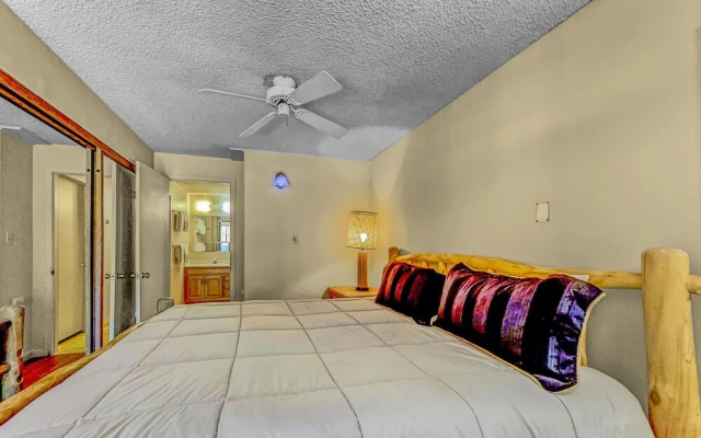 photo 2 of Sf411 Snowflake 3br 3ba 4 Bedroom Condo by RedAwning