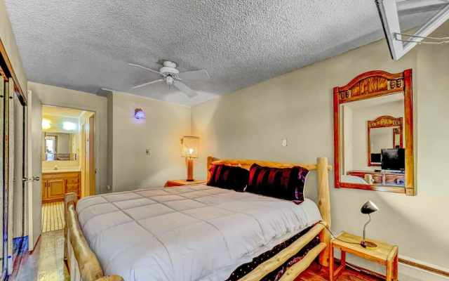 photo 4 of Sf411 Snowflake 3br 3ba 4 Bedroom Condo by RedAwning