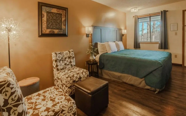 photo 4 of Shady Acre Inn and Suites