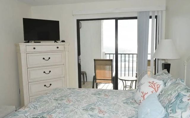 photo 4 of Shalimar 3b 2 Bedroom Condo by RedAwning