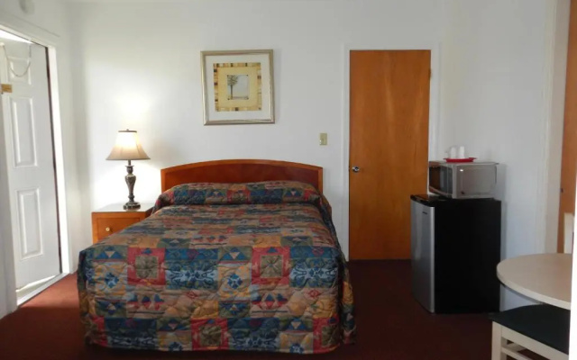 photo 4 of Shell Motel