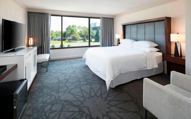 photo 2 of Sheraton Bloomington Hotel