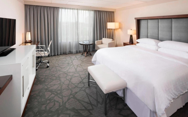 photo 4 of Sheraton Bloomington Hotel