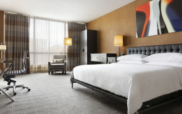 photo 2 of Sheraton Charlotte Hotel
