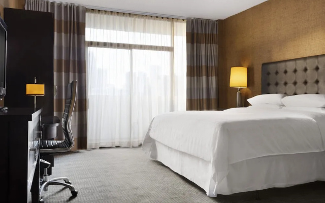 photo 4 of Sheraton Charlotte Hotel