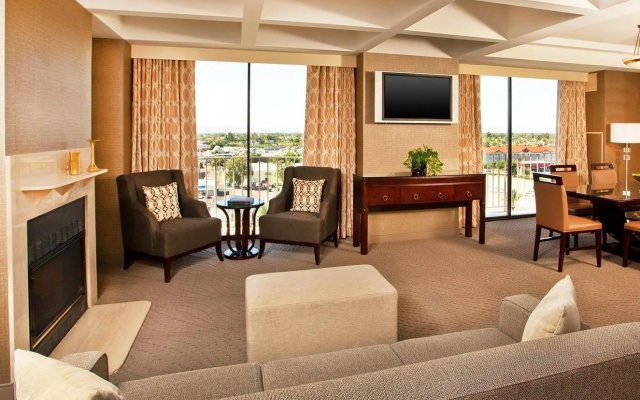 photo 5 of Sheraton Crescent Hotel