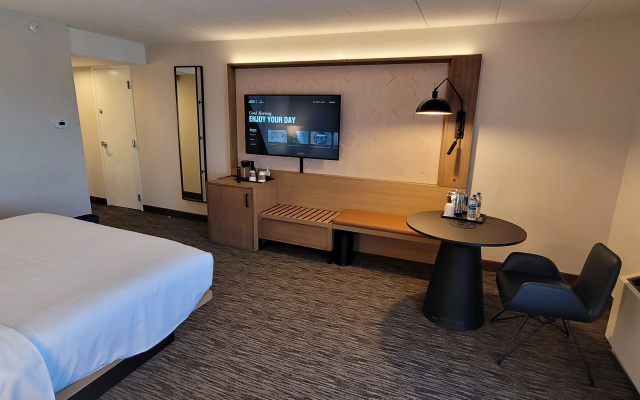 photo 3 of Sheraton Milwaukee Brookfield Hotel