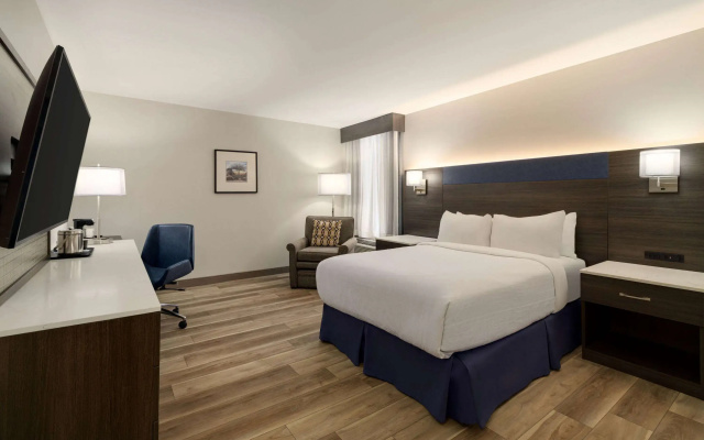 photo 3 of Wyndham Phoenix Airport/Tempe