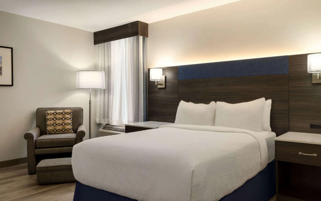 photo 5 of Wyndham Phoenix Airport/Tempe