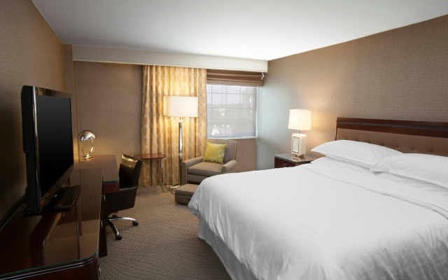 photo 3 of Sheraton Pittsburgh Airport Hotel
