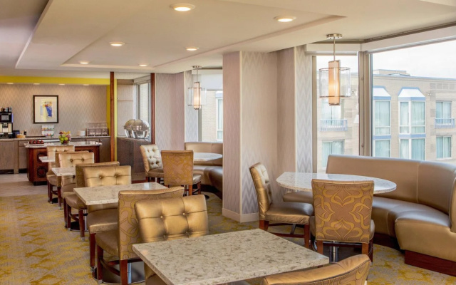 photo 2 of Sheraton Suites Chicago Elk Grove